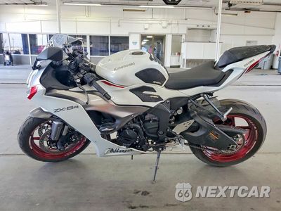 Trzecie zdjęcie samochodu z tyłu: 2025 KAWASAKI ZX636 K VIN:JKBZXJJ1XSA018122 - miniatura