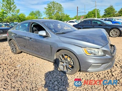 Czwarte zdjęcie samochodu z boku: 2016 VOLVO S60 R DESIGN VIN:YV126MFP7G2396889 - miniatura