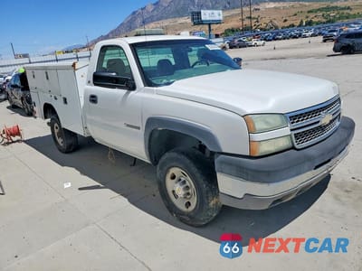 Czwarte zdjęcie samochodu z boku: 2005 CHEVROLET SILVERADO C2500 HEAVY DUTY VIN:1GCHC24U85E252334 - miniatura