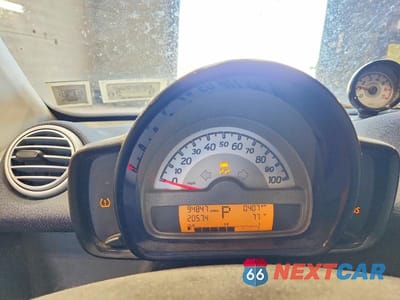 Zdjęcie 9 z 12 samochodu: 2013 SMART FORTWO PURE VIN:WMEEJ3BA2DK637865 - miniatura