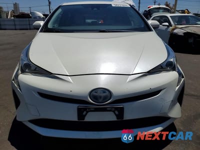 Piąte zdjęcie samochodu w środku: 2017 TOYOTA PRIUS TWO VIN:JTDKBRFUXH3553945 - miniatura