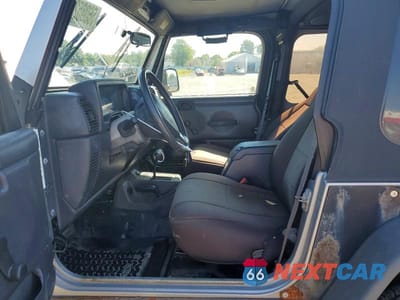Zdjęcie 7 z 12 samochodu: 2001 JEEP WRANGLER / TJ SPORT VIN:1J4FA49S01P357071 - miniatura