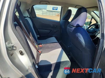 Zdjęcie 10 z 12 samochodu: 2012 TOYOTA YARIS 5-DOOR L VIN:JTDKTUD37CD511987 - miniatura