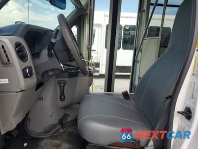 Zdjęcie 7 z 13 samochodu: 2021 FORD ECONOLINE E350 SUPER DUTY CUTAWAY VAN VIN:1FDEE3FN9MDC10814 - miniatura