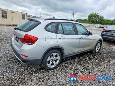 Trzecie zdjęcie samochodu z tyłu: 2013 BMW X1 SDRIVE28I VIN:WBAVM1C55DVW41934 - miniatura