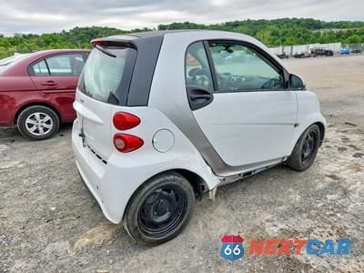 Trzecie zdjęcie samochodu z tyłu: 2015 SMART FORTWO PURE VIN:WMEEJ3BA7FK814218 - miniatura