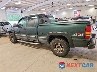 Drugie zdjęcie samochodu z przodu: 2001 CHEVROLET SILVERADO K1500 VIN:2GCEK19V711352096 - miniatura