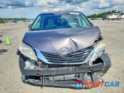 Piąte zdjęcie samochodu w środku: 2013 TOYOTA SIENNA CAR VIN:5TDKK3DCXDS388351 - miniatura