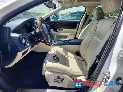 Zdjęcie 7 z 12 samochodu: 2012 JAGUAR XJL VIN:SAJWA2GB2CLV37256 - miniatura
