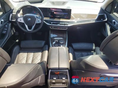 Zdjęcie 8 z 13 samochodu: 2024 BMW X7 XDRIVE40I VIN:5UX23EM0XR9T18772 - miniatura