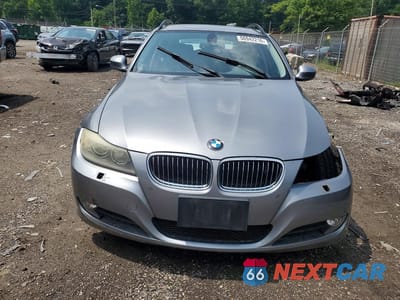 Piąte zdjęcie samochodu w środku: 2010 BMW 328 XI VIN:WBAUU3C55AA540953 - miniatura