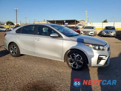 Czwarte zdjęcie samochodu z boku: 2021 KIA FORTE LXS VIN:3KPF24AD4ME387601 - miniatura