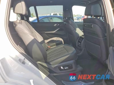 Zdjęcie 11 z 13 samochodu: 2025 BMW X7 XDRIVE40I VIN:5UX23EM09S9W48991 - miniatura