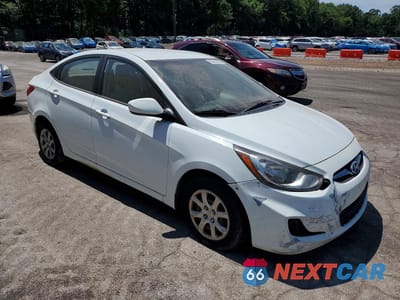 Czwarte zdjęcie samochodu z boku: 2014 HYUNDAI ACCENT GLS VIN:KMHCT4AE2EU670182 - miniatura