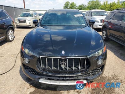 Piąte zdjęcie samochodu w środku: 2017 MASERATI LEVANTE LUXURY VIN:ZN661XUL2HX229561 - miniatura
