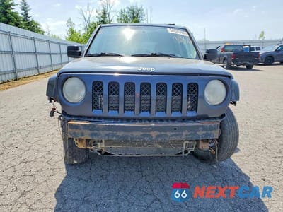 Piąte zdjęcie samochodu w środku: 2015 JEEP PATRIOT SPORT VIN:1C4NJRBB7FD109322 - miniatura