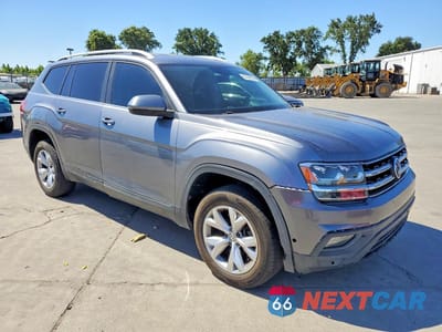 Czwarte zdjęcie samochodu z boku: 2018 VOLKSWAGEN ATLAS SE VIN:1V2CR2CA1JC563916 - miniatura