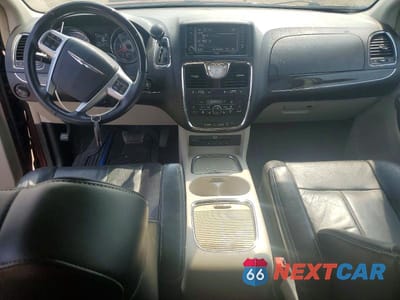 Zdjęcie 8 z 13 samochodu: 2013 CHRYSLER TOWN & COUNTRY LIMITED VIN:2C4RC1GG8DR708354 - miniatura