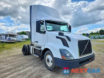 2016 VOLVO VNL SEMI TRUCK 4V4N39TG6GN965604 - główne zdjęcie licytacji z USA - miniatura