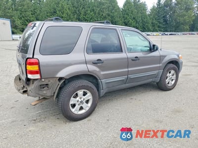 Trzecie zdjęcie samochodu z tyłu: 2005 FORD ESCAPE XLT VIN:1FMYU931X5KD11121 - miniatura