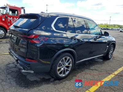 Trzecie zdjęcie samochodu z tyłu: 2026 BMW X5 XDRIVE50E VIN:5UX43EU09T9186801 - miniatura