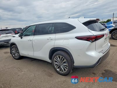 Drugie zdjęcie samochodu z przodu: 2024 TOYOTA HIGHLANDER PLATINUM VIN:5TDKDRBH5RS564595 - miniatura