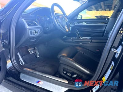 Zdjęcie 10 z 15 samochodu: 2019 BMW 750I XDRIVE VIN:WBA7F2C56K8240643 - miniatura