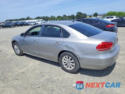 Drugie zdjęcie samochodu z przodu: 2013 VOLKSWAGEN PASSAT S VIN:1VWAP7A37DC071327 - miniatura