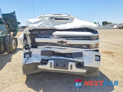 Piąte zdjęcie samochodu w środku: 2019 CHEVROLET SILVERADO K3500 LTZ VIN:1GC4KXCY0KF209230 - miniatura