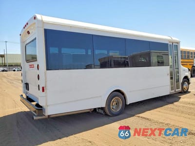Czwarte zdjęcie samochodu z boku: 2009 FORD E450 SHUTTLE BUS VIN:1FDFE45P89DA90086 - miniatura
