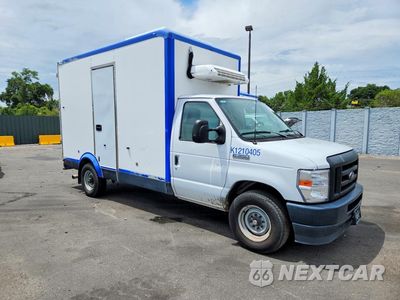 Czwarte zdjęcie samochodu z boku: 2023 FORD E350 REFRIGERATED BOX TRUCK VIN:1FDWE3FK5PDD09743 - miniatura