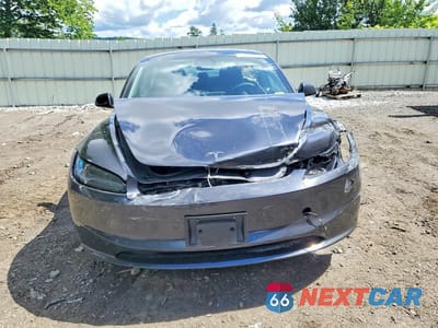 Piąte zdjęcie samochodu w środku: 2024 TESLA 3 VIN:5YJ3E1EB1RF742906 - miniatura