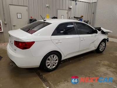 Trzecie zdjęcie samochodu z tyłu: 2010 KIA FORTE EX VIN:KNAFU4A23A5061849 - miniatura