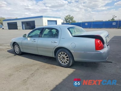 Drugie zdjęcie samochodu z przodu: 2007 LINCOLN TOWN CAR SIGNATURE VIN:1LNHM81W17Y617942 - miniatura