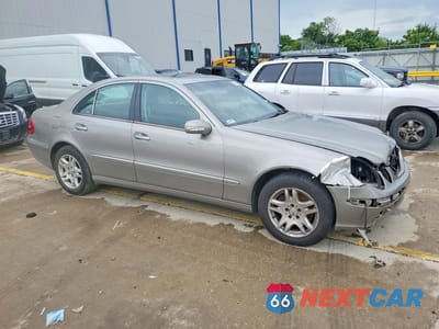Czwarte zdjęcie samochodu z boku: 2005 MERCEDES-BENZ E 320 4MATIC VIN:WDBUF82JX5X170416 - miniatura