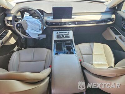 Zdjęcie 8 z 13 samochodu: 2023 LINCOLN AVIATOR VIN:5LM5J6XC6PGL01985 - miniatura