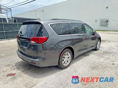 Czwarte zdjęcie samochodu z boku: 2018 CHRYSLER PACIFICA LX VIN:2C4RC1CG9JR288914 - miniatura
