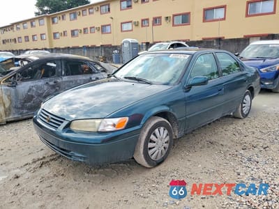 1998 TOYOTA CAMRY LE 4T1BG22K9WU210415 - główne zdjęcie licytacji z USA - miniatura