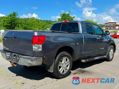 Czwarte zdjęcie samochodu z boku: 2008 TOYOTA TUNDRA DOUBLE CAB LIMITED VIN:5TBBV58108S501900 - miniatura