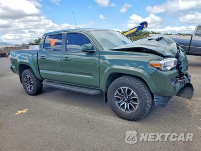 Czwarte zdjęcie samochodu z boku: 2022 TOYOTA TACOMA SR V6 VIN:3TYCZ5AN2NT065550 - miniatura