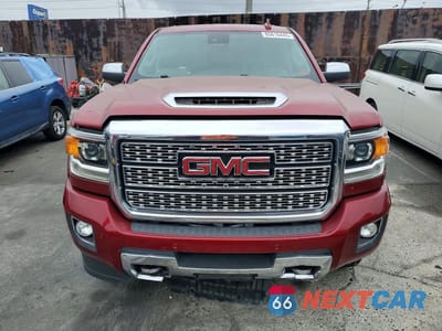 Piąte zdjęcie samochodu w środku: 2019 GMC SIERRA K2500 DENALI VIN:1GT12SEY9KF210945 - miniatura