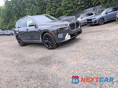 Trzecie zdjęcie samochodu z tyłu: 2026 BMW X7 XDRIVE40I VIN:5UX23EM06T9126112 - miniatura