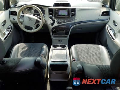 Zdjęcie 8 z 14 samochodu: 2014 TOYOTA SIENNA VIN:5TDXK3DC8ES436078 - miniatura