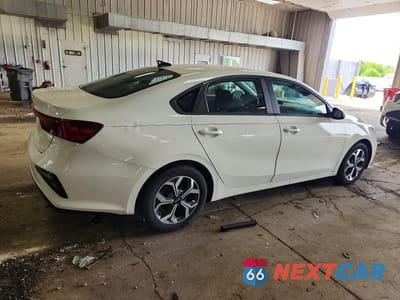 Trzecie zdjęcie samochodu z tyłu: 2020 KIA FORTE LXS VIN:3KPF24AD0LE233336 - miniatura