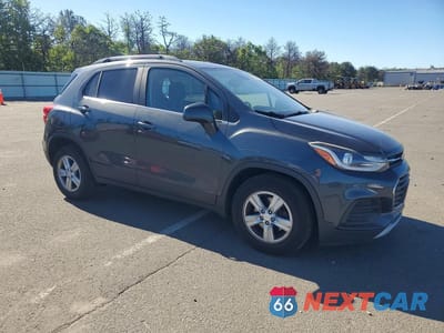Czwarte zdjęcie samochodu z boku: 2017 CHEVROLET TRAX 1LT VIN:3GNCJLSB8HL154486 - miniatura