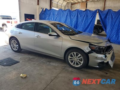 Czwarte zdjęcie samochodu z boku: 2018 CHEVROLET MALIBU LT VIN:1G1ZD5ST3JF219655 - miniatura