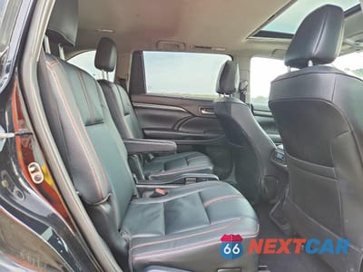 Zdjęcie 11 z 13 samochodu: 2019 TOYOTA HIGHLANDER SE VIN:5TDJZRFH9KS622317 - miniatura