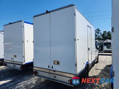Trzecie zdjęcie samochodu z tyłu: 2022 FORD TRANSIT DELIVERY TRUCK VIN:1FDBW5Z84NKA01530 - miniatura