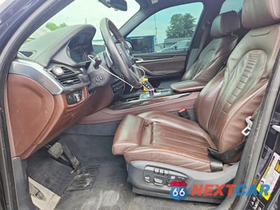 Zdjęcie 7 z 13 samochodu: 2018 BMW X5 XDRIVE50I VIN:5UXKR6C50J0U14582 - miniatura