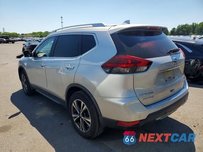 Drugie zdjęcie samochodu z przodu: 2019 NISSAN ROGUE SV VIN:JN8AT2MV1KW396828 - miniatura